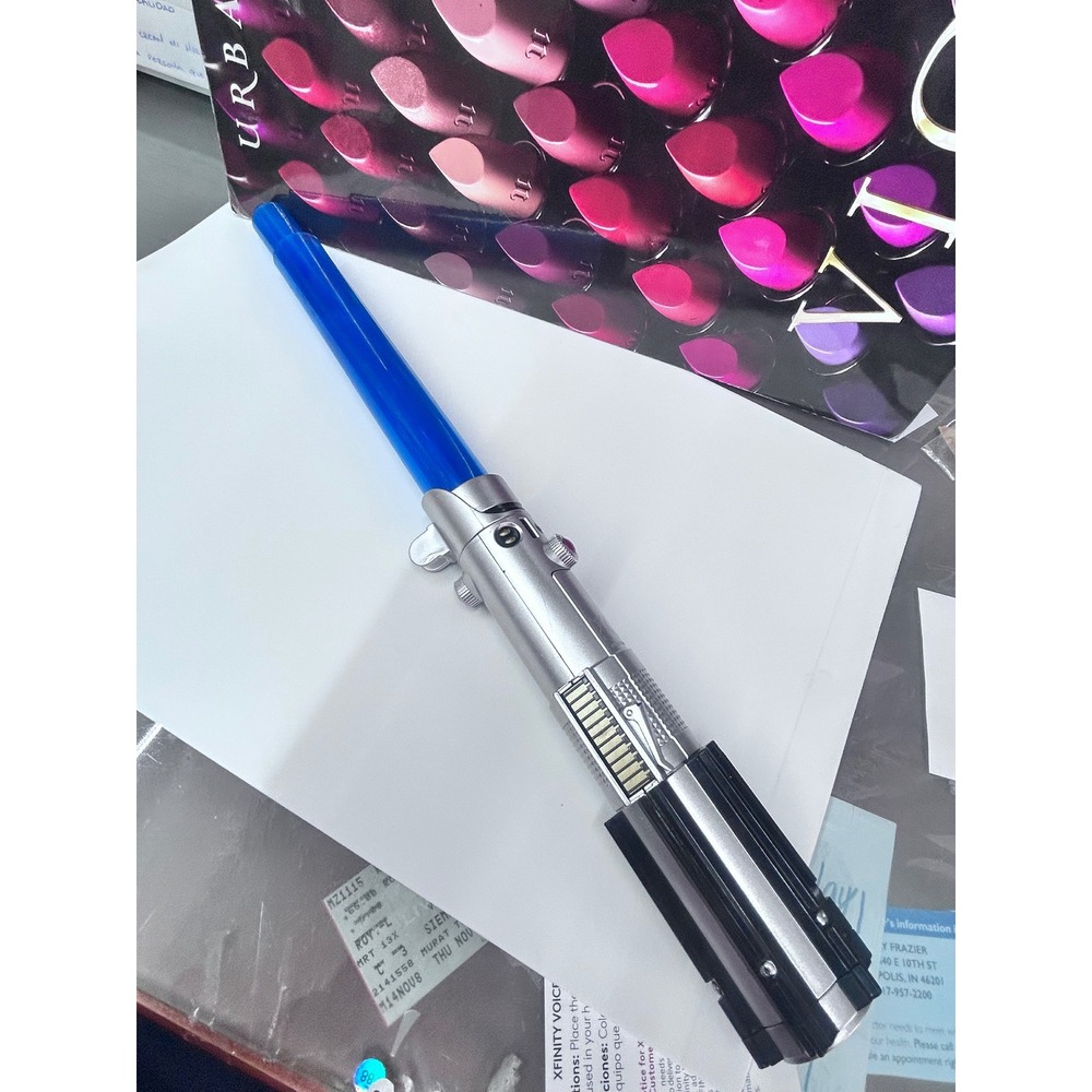 Star Wars Hasbro 2015 Anakin Skywalker Blue Lightsaber Extendable Toy B5898